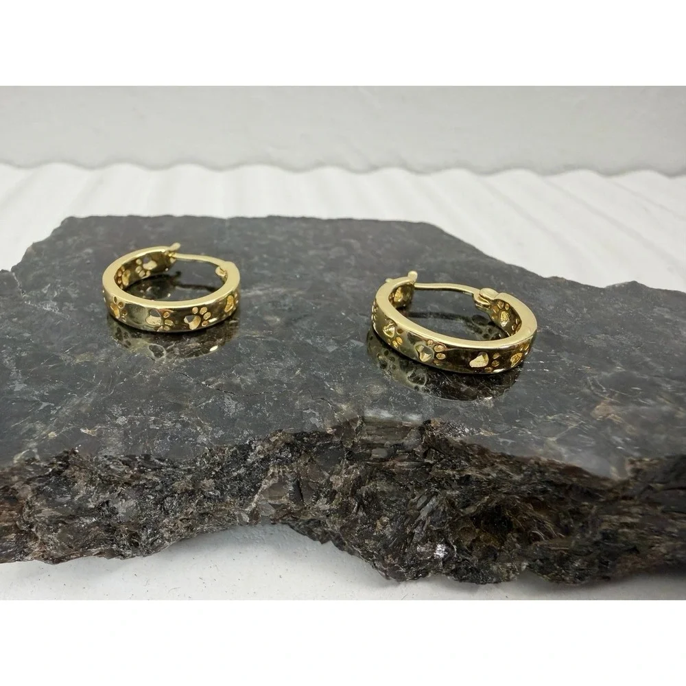 NWOT Gold Tone Paw‎ Print Hoop Earrings Cute Pet Lover Huggie Hoops